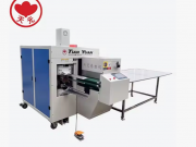 Упаковочная машина для скатывания и упаковки подушек, одеял Модель RPAP-QC-1-800-MP-3P380 Нижний Новгород